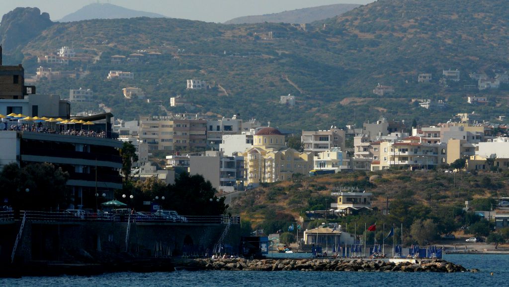 Agios Nikolaos vom Meer mit Kirche